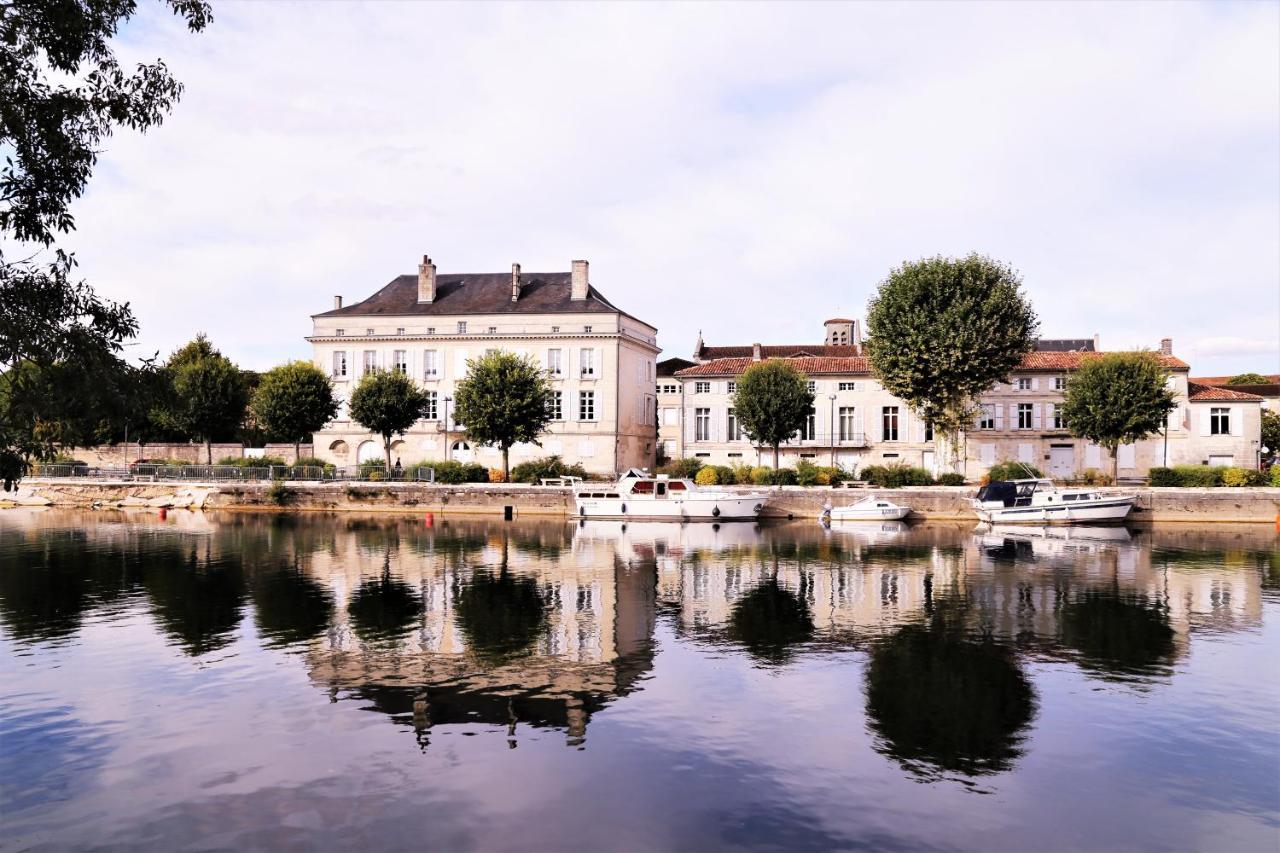 Gite Le Bonheur Hiersac Kültér fotó